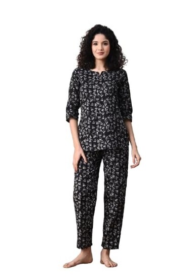 Ichaa Women's Cotton Printed Round-Neck Night Suit Set with Pocket
