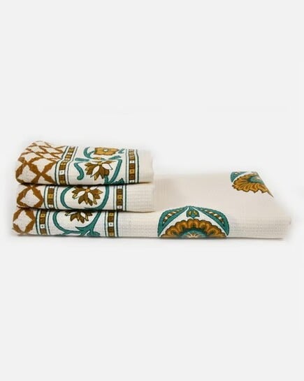 Upto 71% Off on Towels & Bath Robes Starting At just ₹374